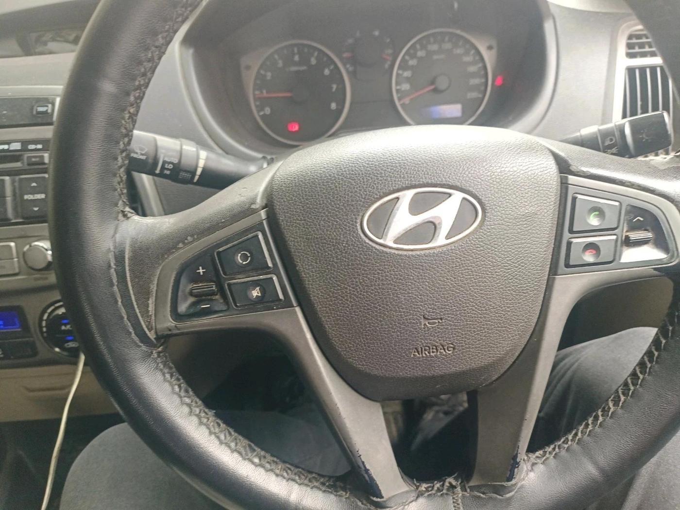 2013 Hyundai i20 SPORTZ 1.2, Petrol, Manual, 1,07,103 km, interior