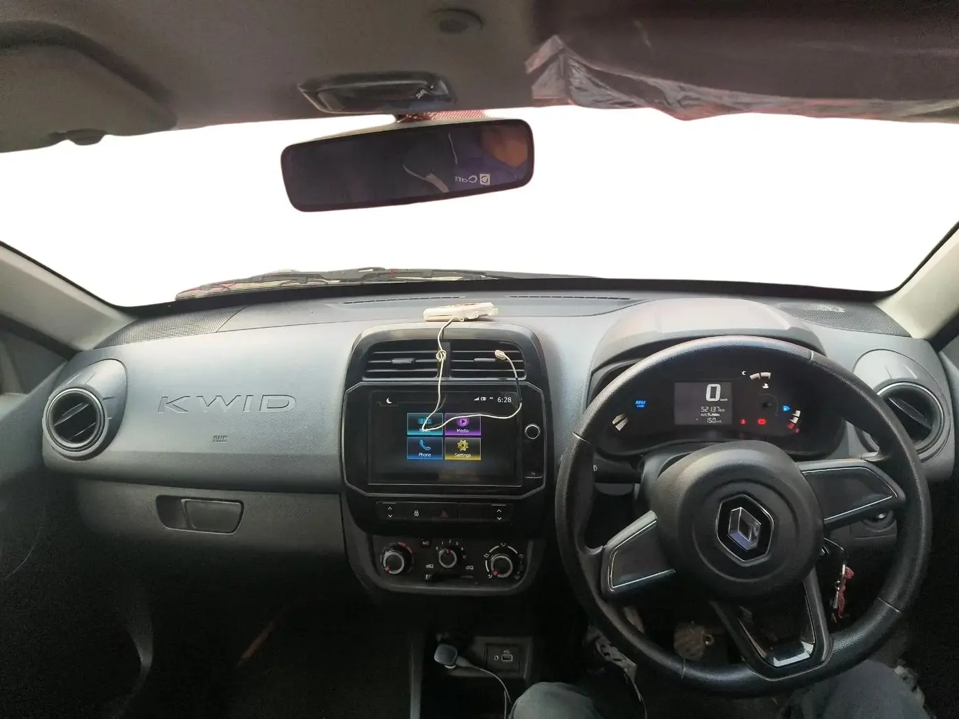 2021 Renault Kwid RXT 1.0 (O), Petrol, Manual, 52,137 km, interior