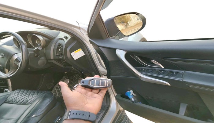 2018 Mahindra XUV500 W11, Diesel, Manual, 1,33,150 km, interior