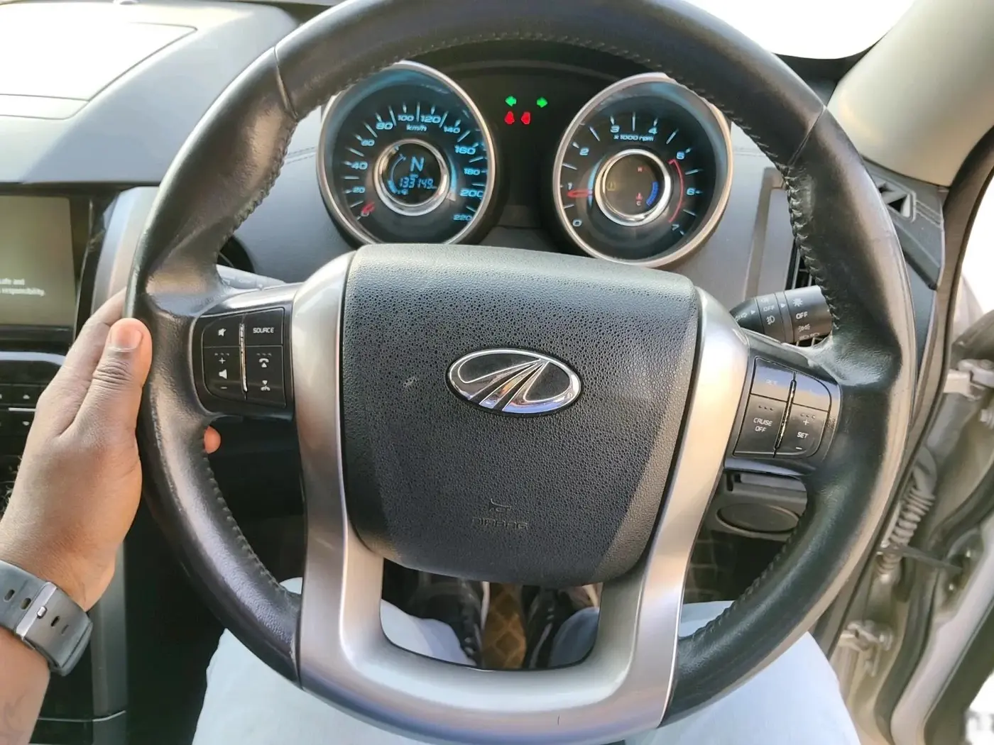 2018 Mahindra XUV500 W11, Diesel, Manual, 1,33,150 km, interior
