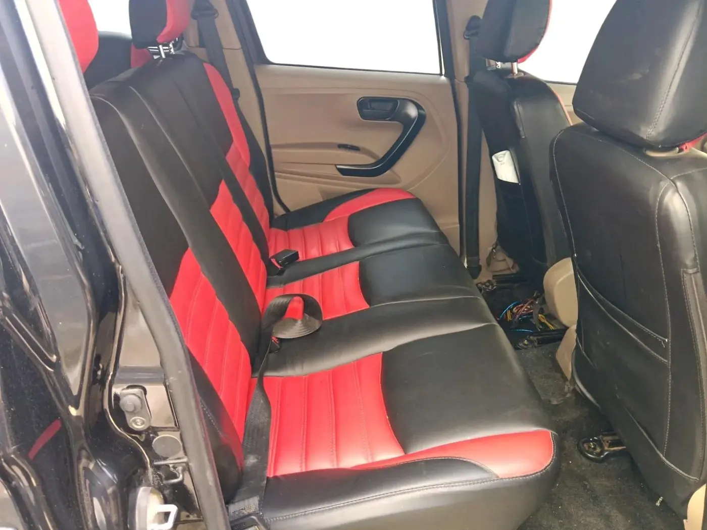 2023 Mahindra BOLERO NEO N 8, Diesel, Manual, 24,500 km, interior