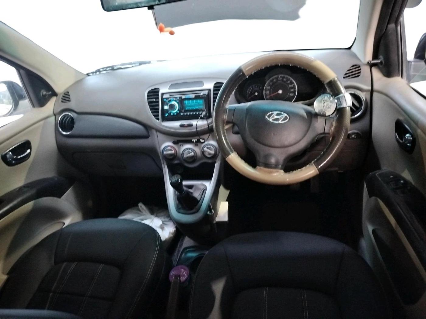 2013 Hyundai i10 MAGNA 1.2, CNG, Manual, 1,31,728 km, interior