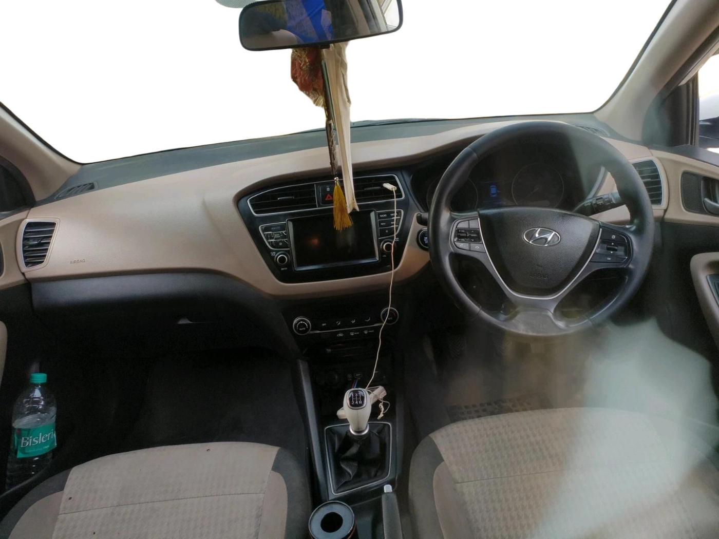 2019 Hyundai Elite i20 ASTA 1.2 (O), Petrol, Manual, 1,06,823 km, interior