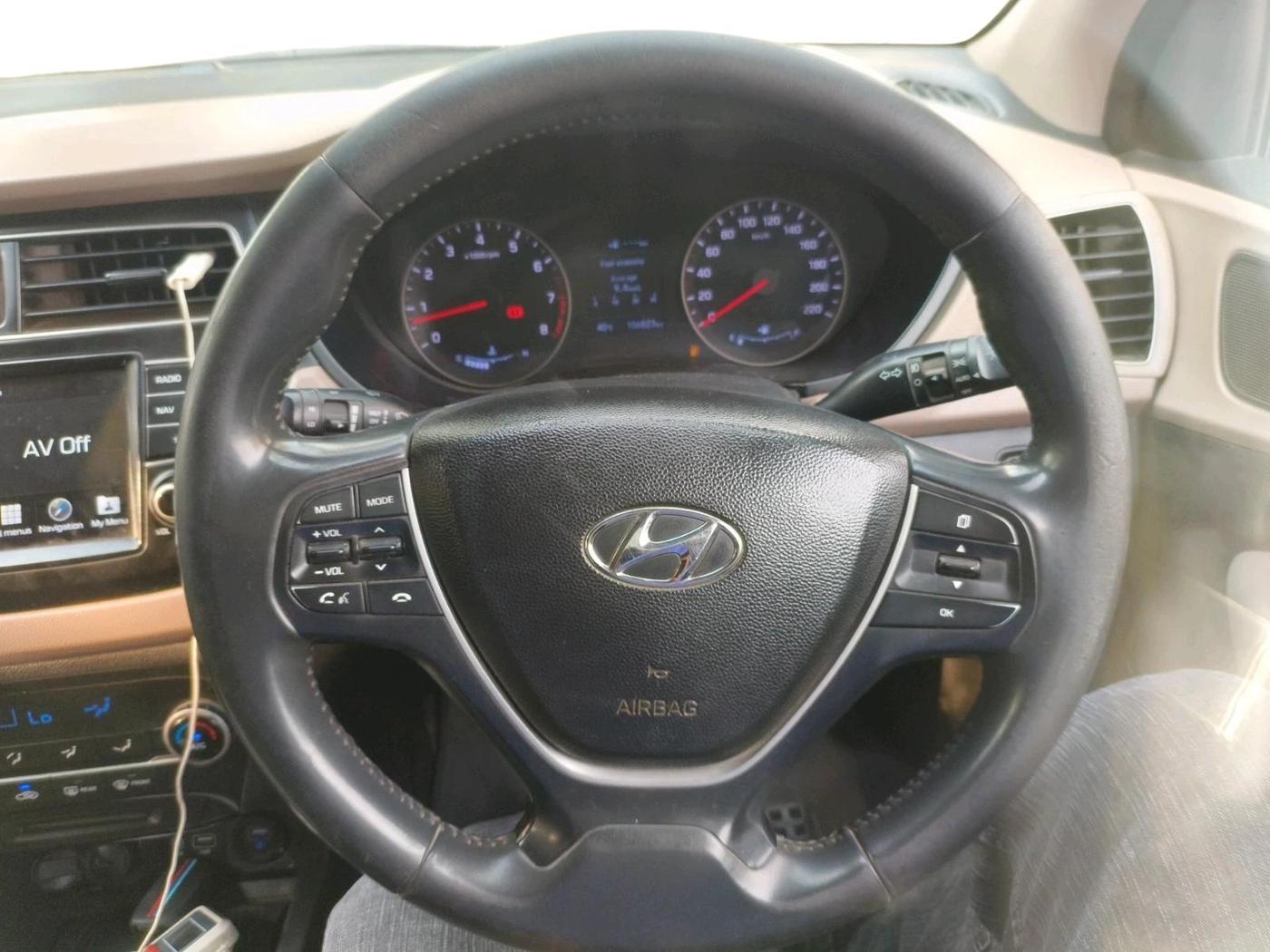 2019 Hyundai Elite i20 ASTA 1.2 (O), Petrol, Manual, 1,06,823 km, interior