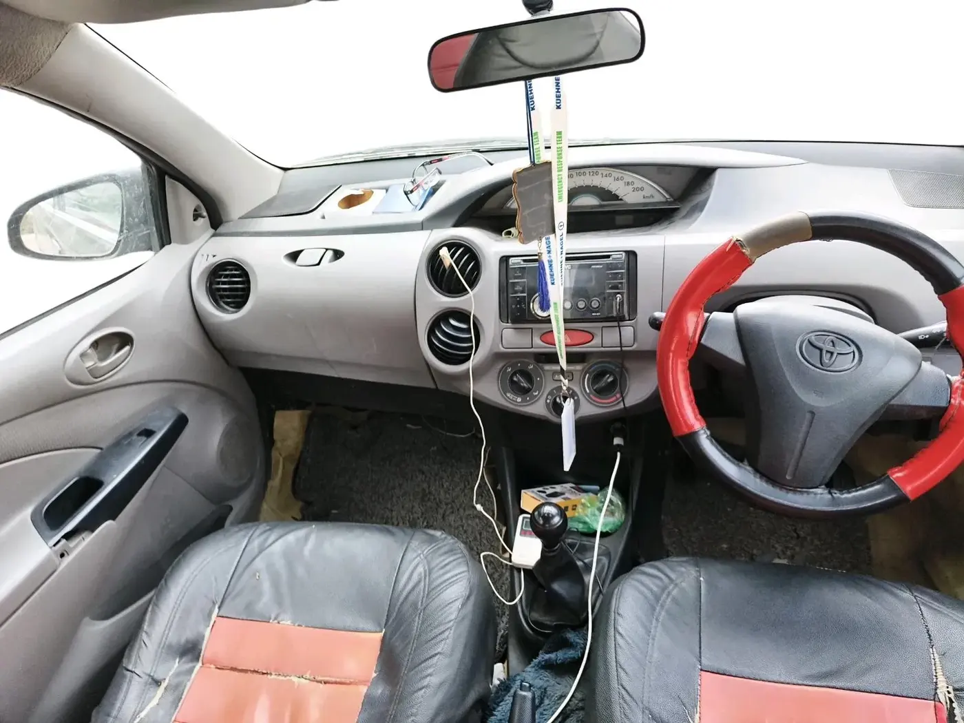 2011 Toyota Etios Liva G, CNG, Manual, 1,05,512 km, interior