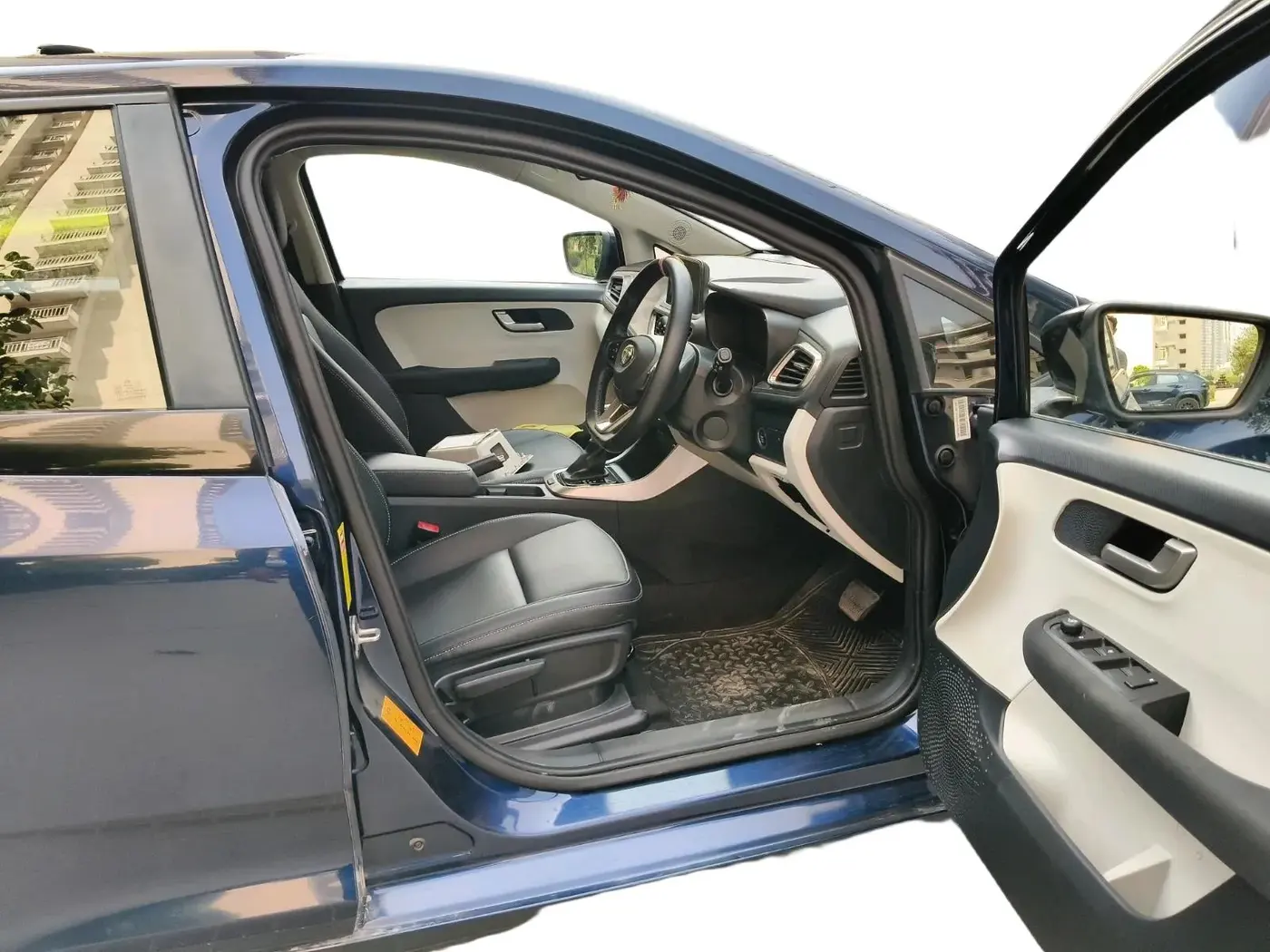 2024 Tata ALTROZ XZA PLUS (O) SUNROOF P , Petrol, Automatic, 8,100 km, interior