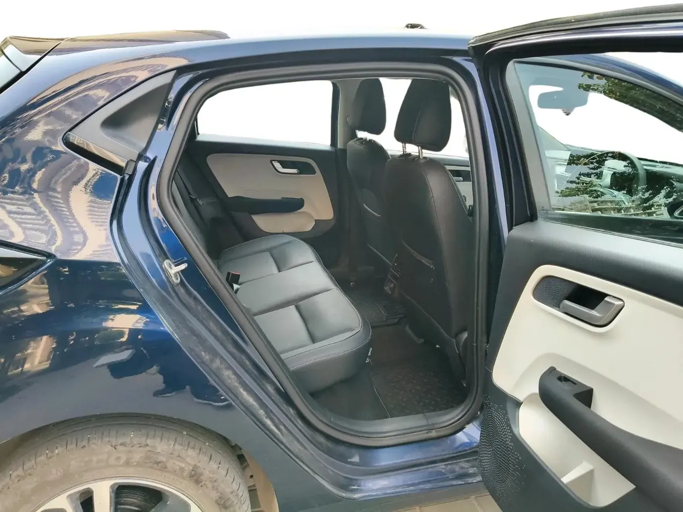 2024 Tata ALTROZ XZA PLUS (O) SUNROOF P , Petrol, Automatic, 8,100 km, interior