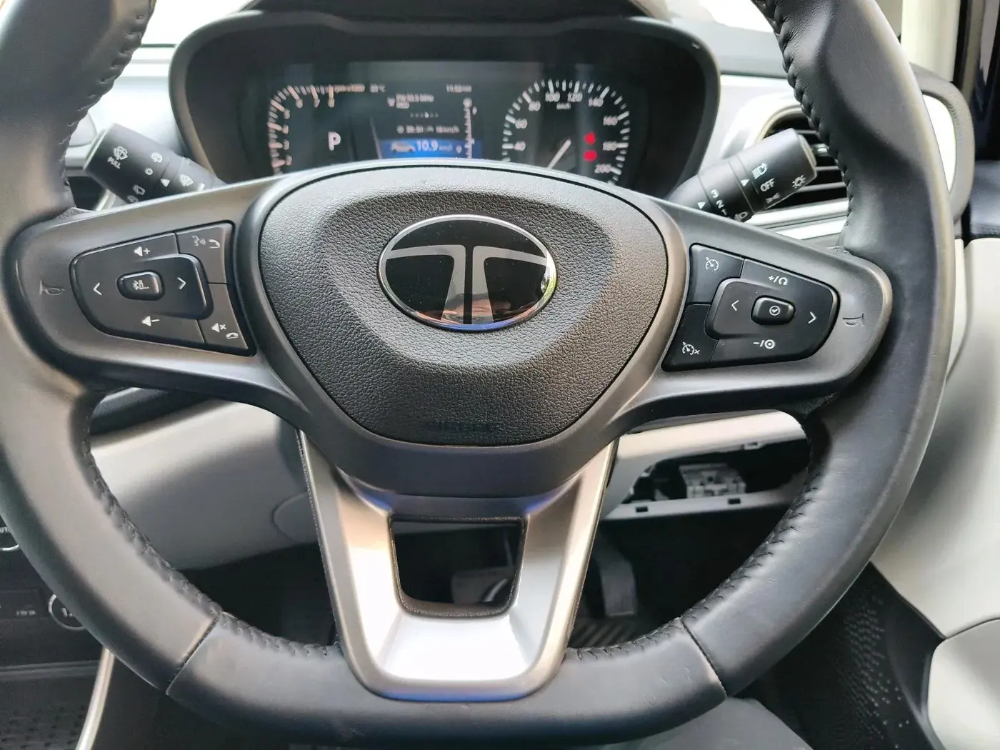 2024 Tata ALTROZ XZA PLUS (O) SUNROOF P , Petrol, Automatic, 8,100 km, interior