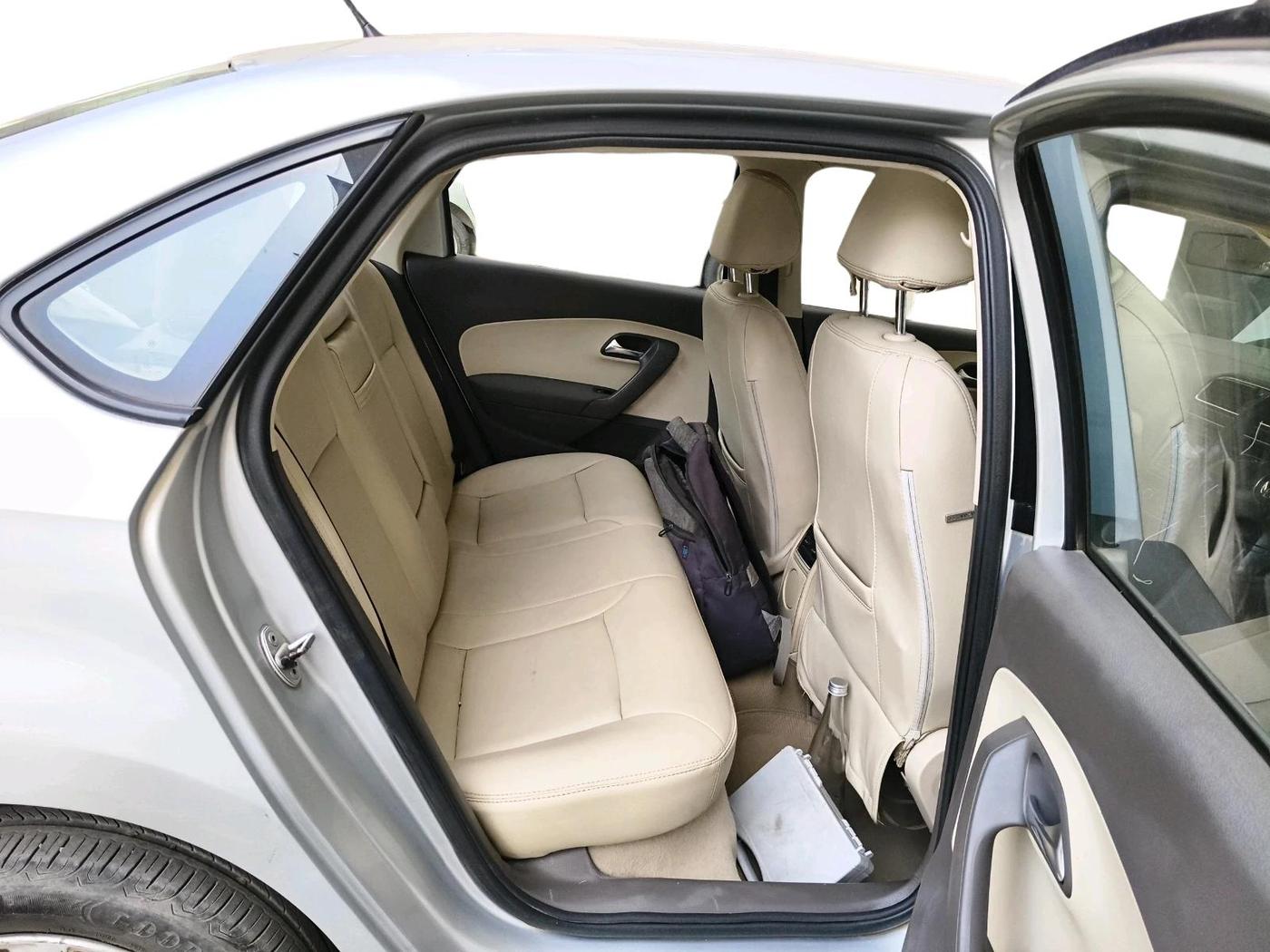 2012 Volkswagen Vento HIGHLINE 1.6 MPI, Petrol, Manual, 1,09,222 km, interior