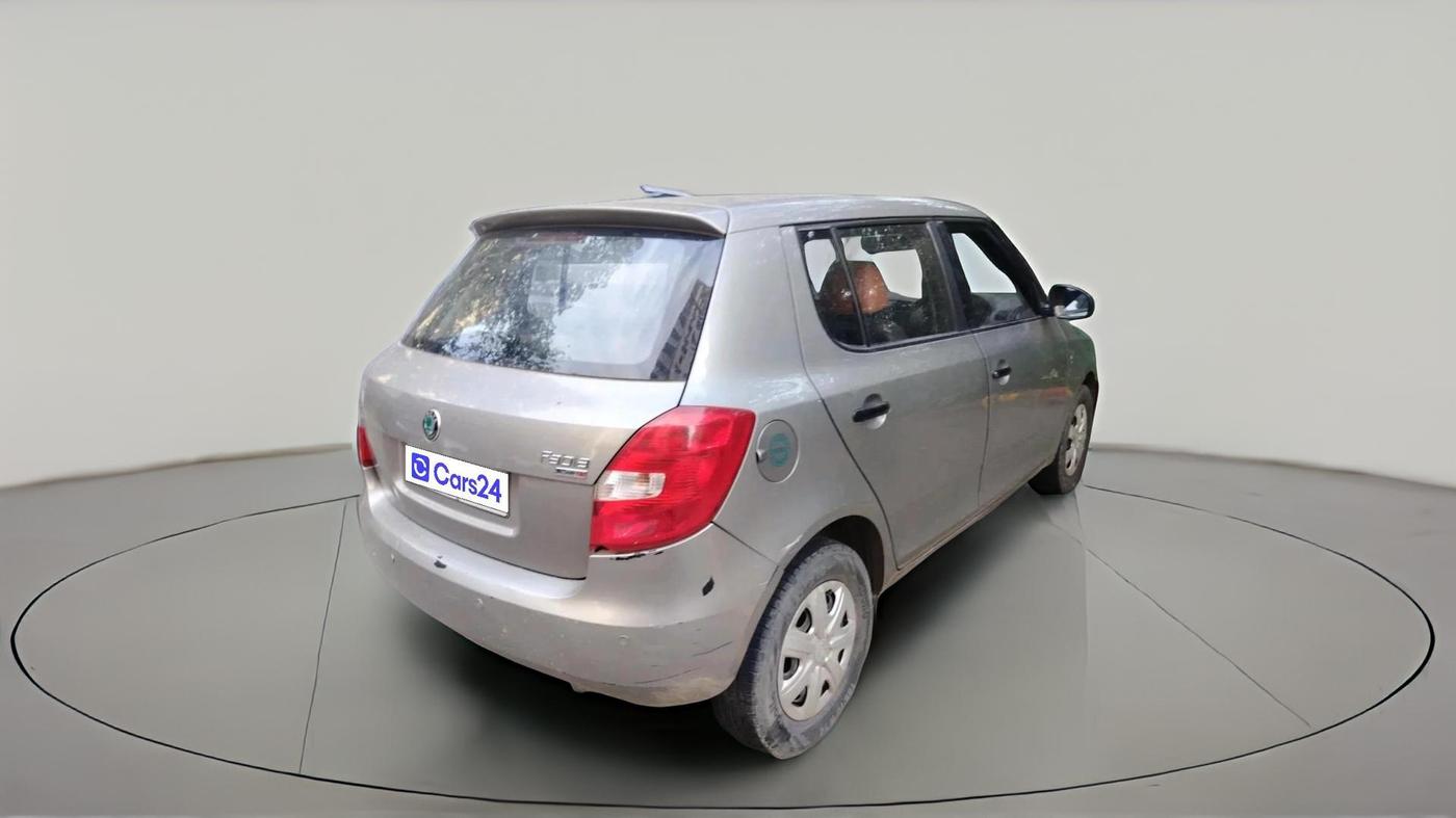 2011 Skoda Fabia CLASSIC 1.2 MPI, Petrol, Manual, 1,01,132 km, exterior