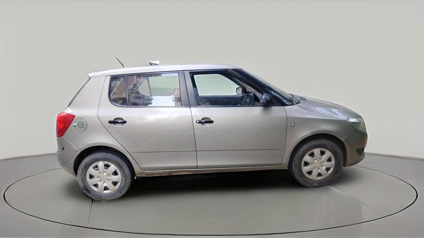 2011 Skoda Fabia CLASSIC 1.2 MPI, Petrol, Manual, 1,01,132 km, exterior