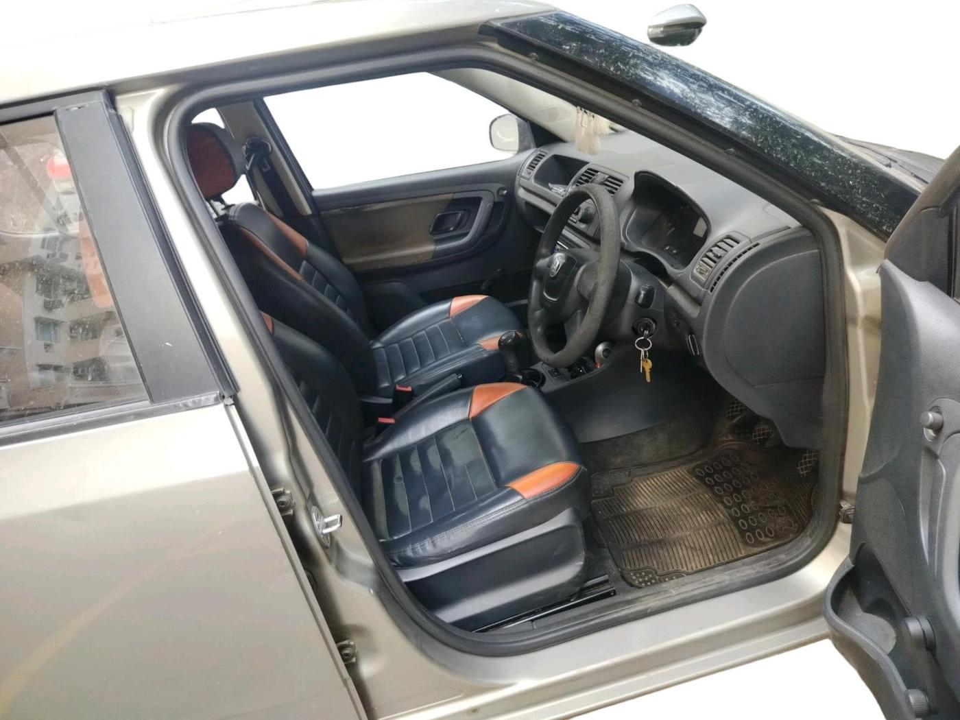 2011 Skoda Fabia CLASSIC 1.2 MPI, Petrol, Manual, 1,01,132 km, interior