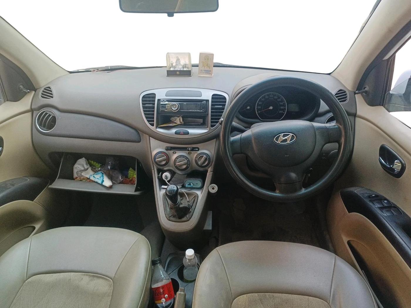 2011 Hyundai i10 MAGNA 1.1 LPG, Petrol, Manual, 1,12,887 km, interior