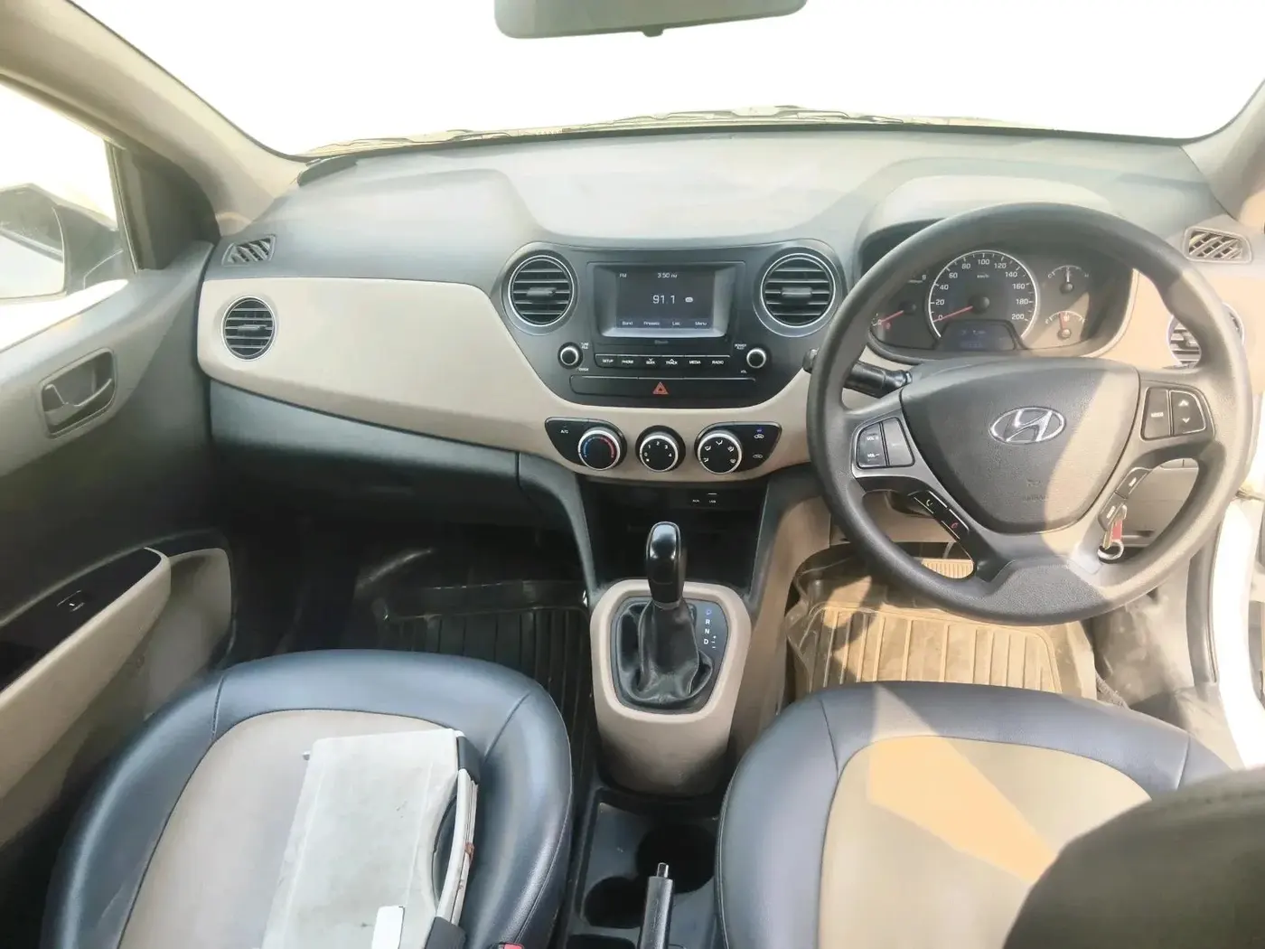 2018 Hyundai Grand i10 MAGNA AT 1.2 KAPPA VTVT, Petrol, Automatic, 40,368 km, interior