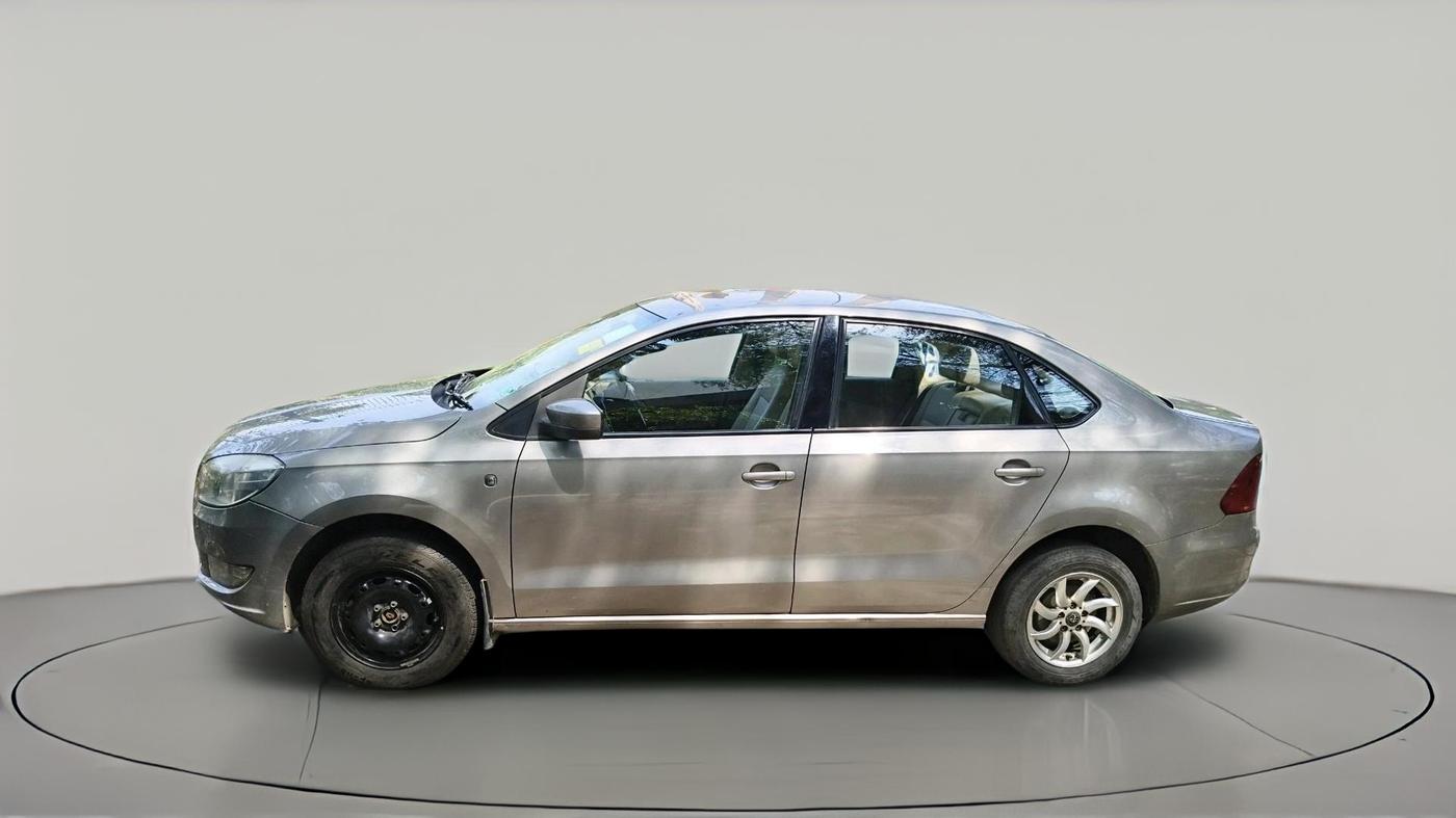 2011 Skoda Rapid AMBITION 1.6 MPI MT, Petrol, Manual, 98,947 km, exterior