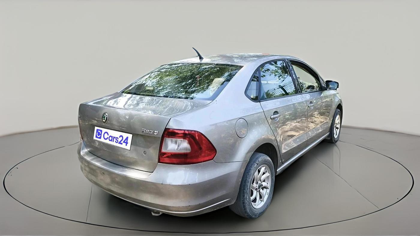 2011 Skoda Rapid AMBITION 1.6 MPI MT, Petrol, Manual, 98,947 km, exterior