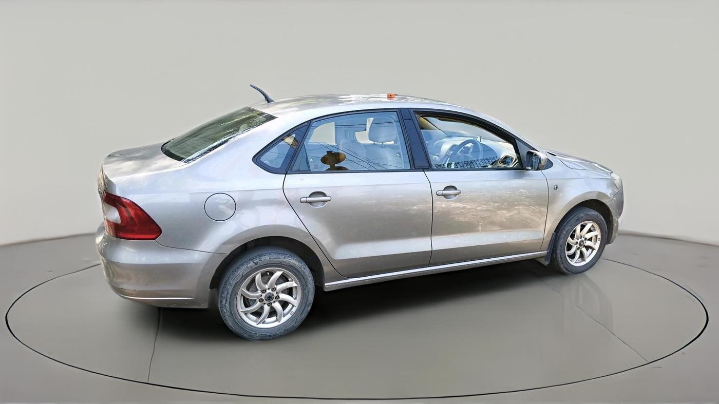 2011 Skoda Rapid AMBITION 1.6 MPI MT, Petrol, Manual, 98,947 km, exterior