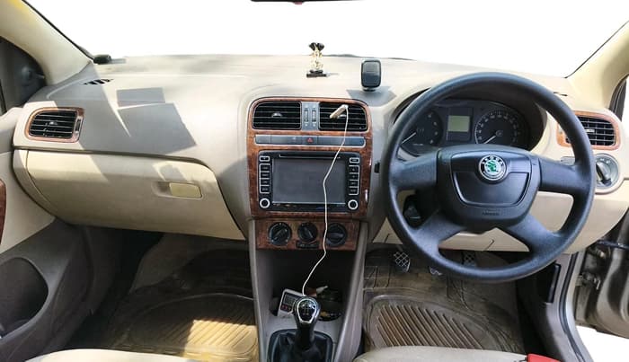 2011 Skoda Rapid AMBITION 1.6 MPI MT, Petrol, Manual, 98,947 km, interior
