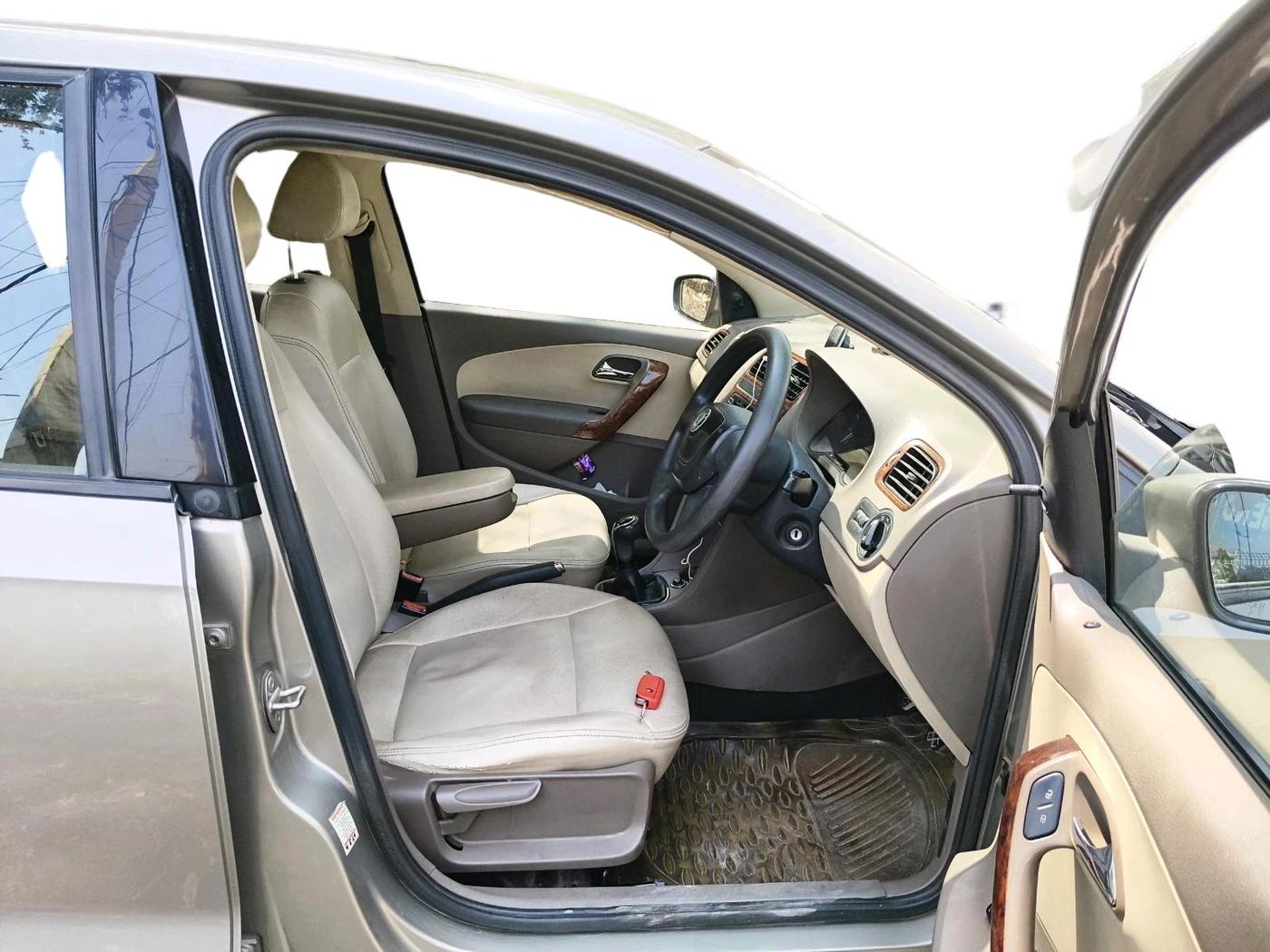 2011 Skoda Rapid AMBITION 1.6 MPI MT, Petrol, Manual, 98,947 km, interior
