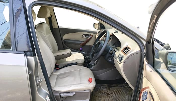 2011 Skoda Rapid AMBITION 1.6 MPI MT, Petrol, Manual, 98,947 km, interior