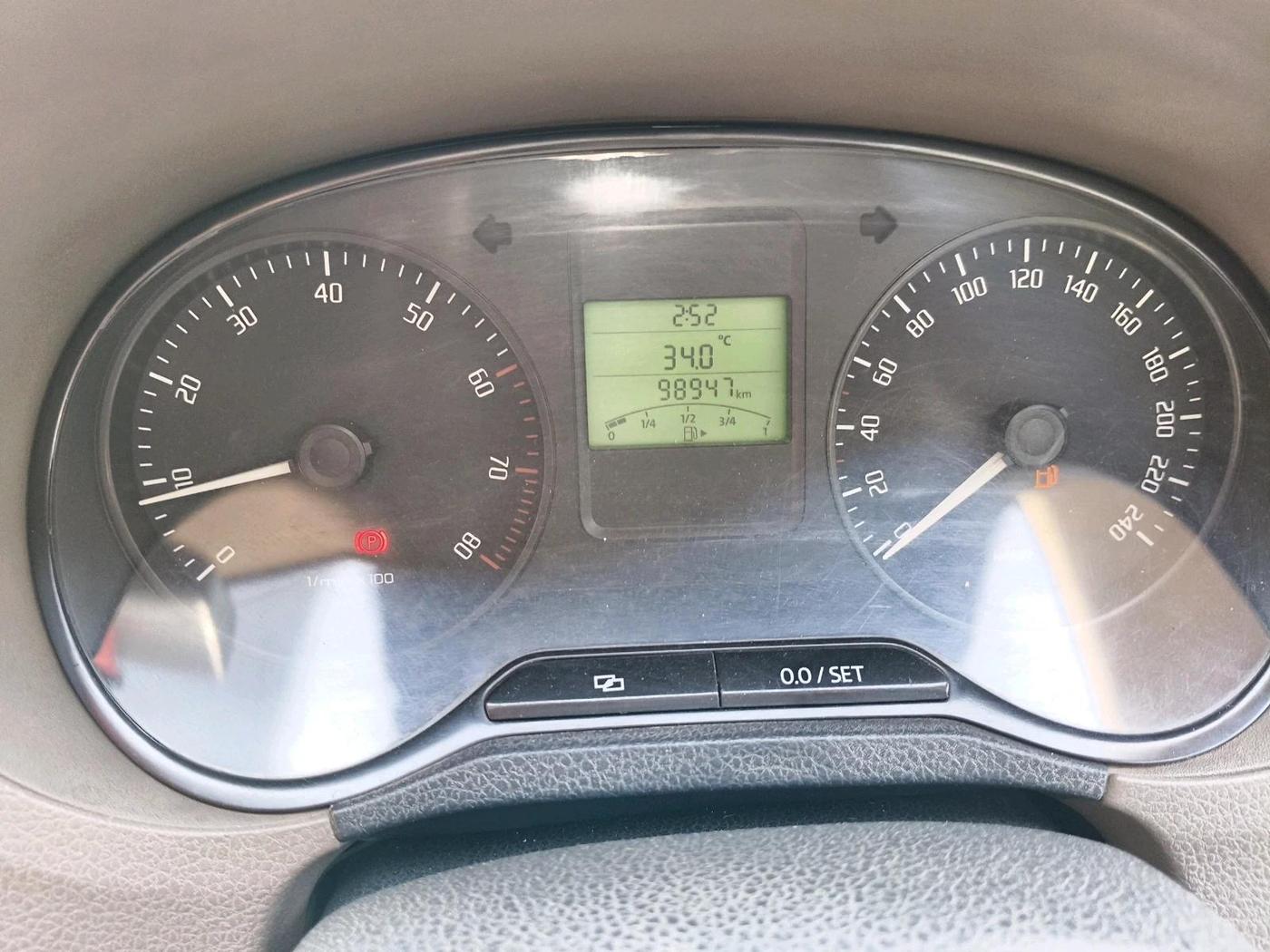2011 Skoda Rapid AMBITION 1.6 MPI MT, Petrol, Manual, 98,947 km, interior