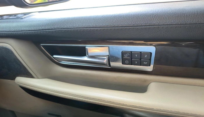 2010 Landrover Range Rover Sport 3.0 TDV6 HSE DIESEL, Diesel, Automatic, 1,29,346 km, interior