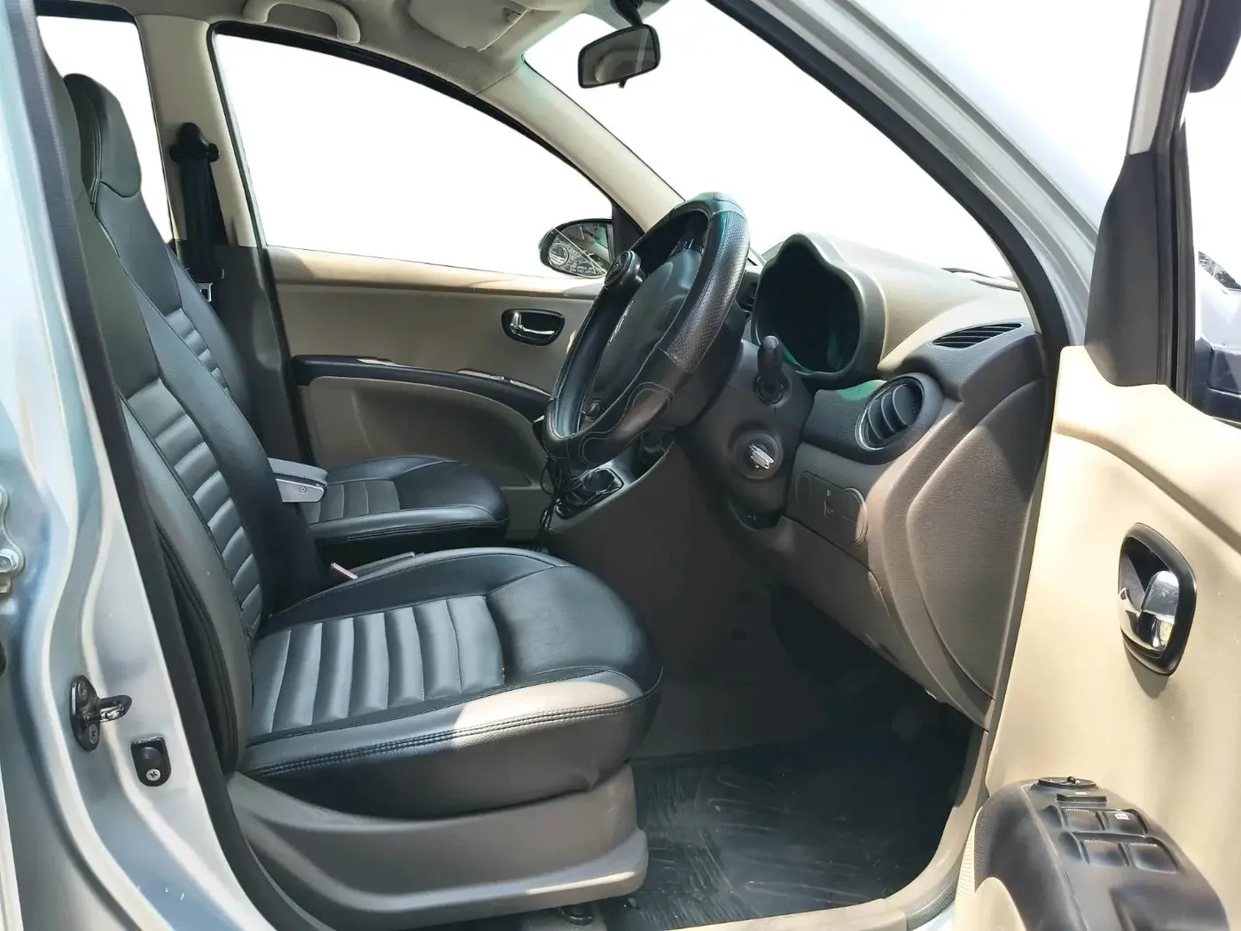2011 Hyundai i10 SPORTZ 1.2, Petrol, Manual, 38,024 km, interior