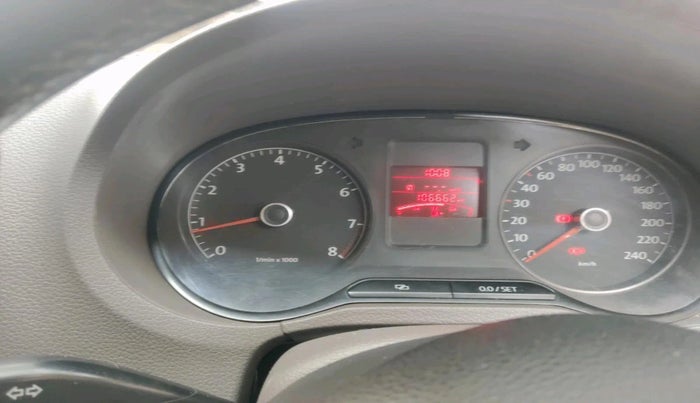 2011 Volkswagen Vento HIGHLINE 1.6 MPI, Petrol, Manual, 1,06,662 km, interior