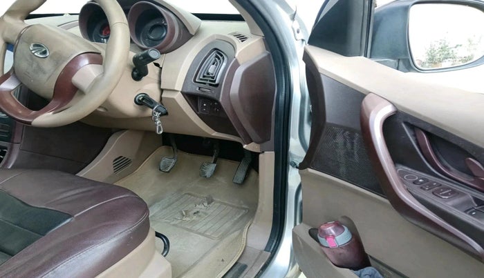 2014 Mahindra XUV500 W4, Diesel, Manual, 1,76,483 km, interior