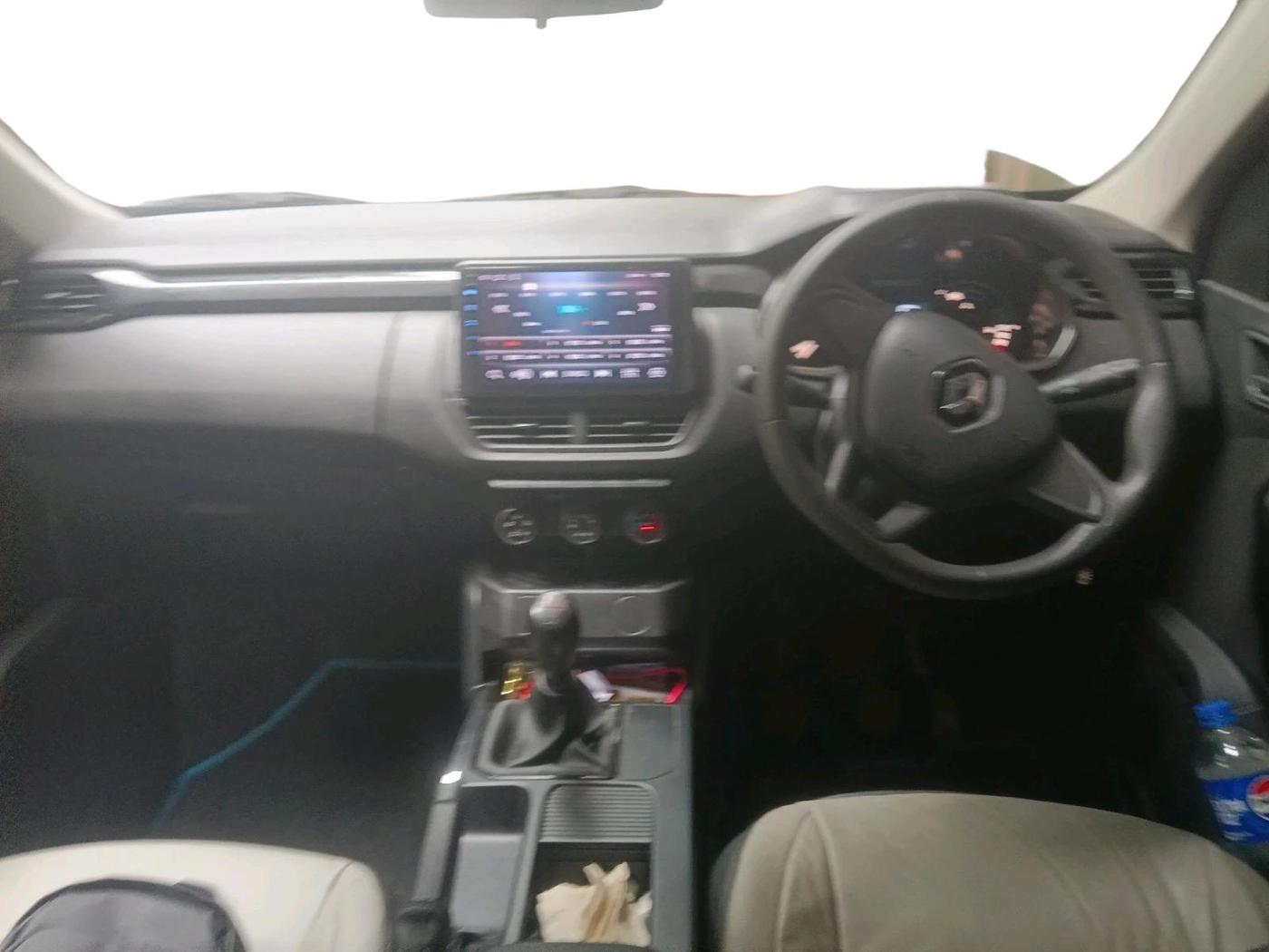 2024 Renault Kiger RXL MT, Petrol, Manual, 13,968 km, interior