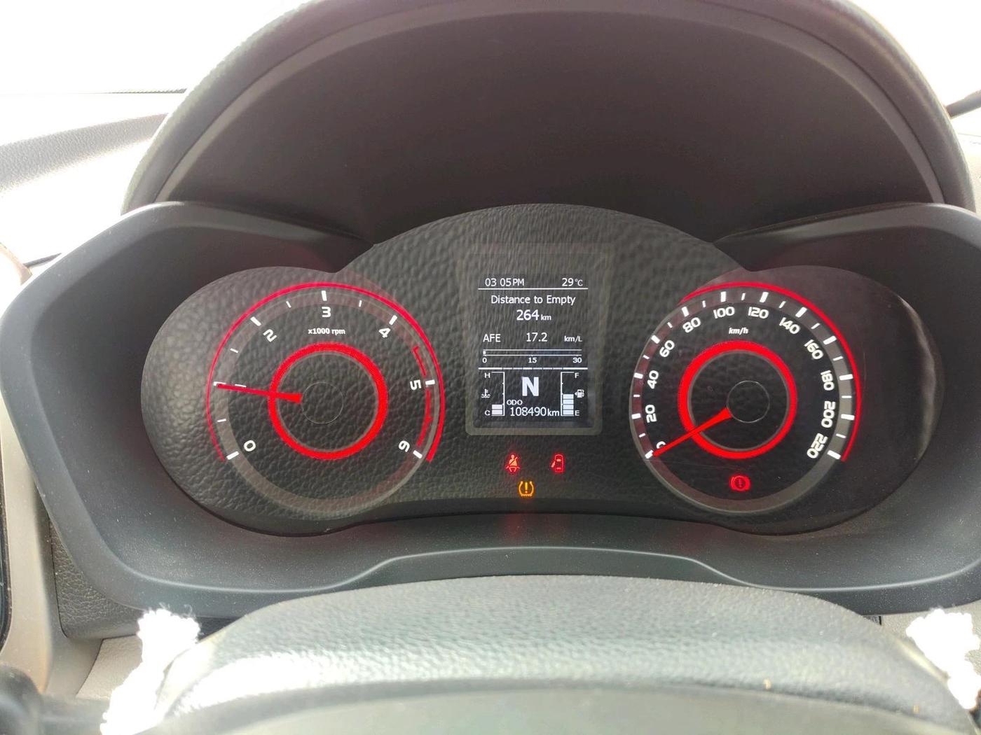 2019 Mahindra XUV300 W8 (O) 1.5 DIESEL, Diesel, Manual, 1,08,490 km, interior