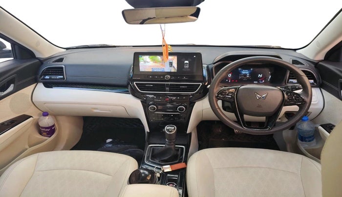 2024 Mahindra XUV 3XO AX7L 1.2 TGDi, Petrol, Manual, 18,340 km, interior