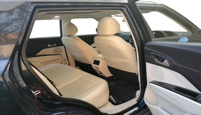 2024 Mahindra XUV 3XO AX7L 1.2 TGDi, Petrol, Manual, 18,340 km, interior