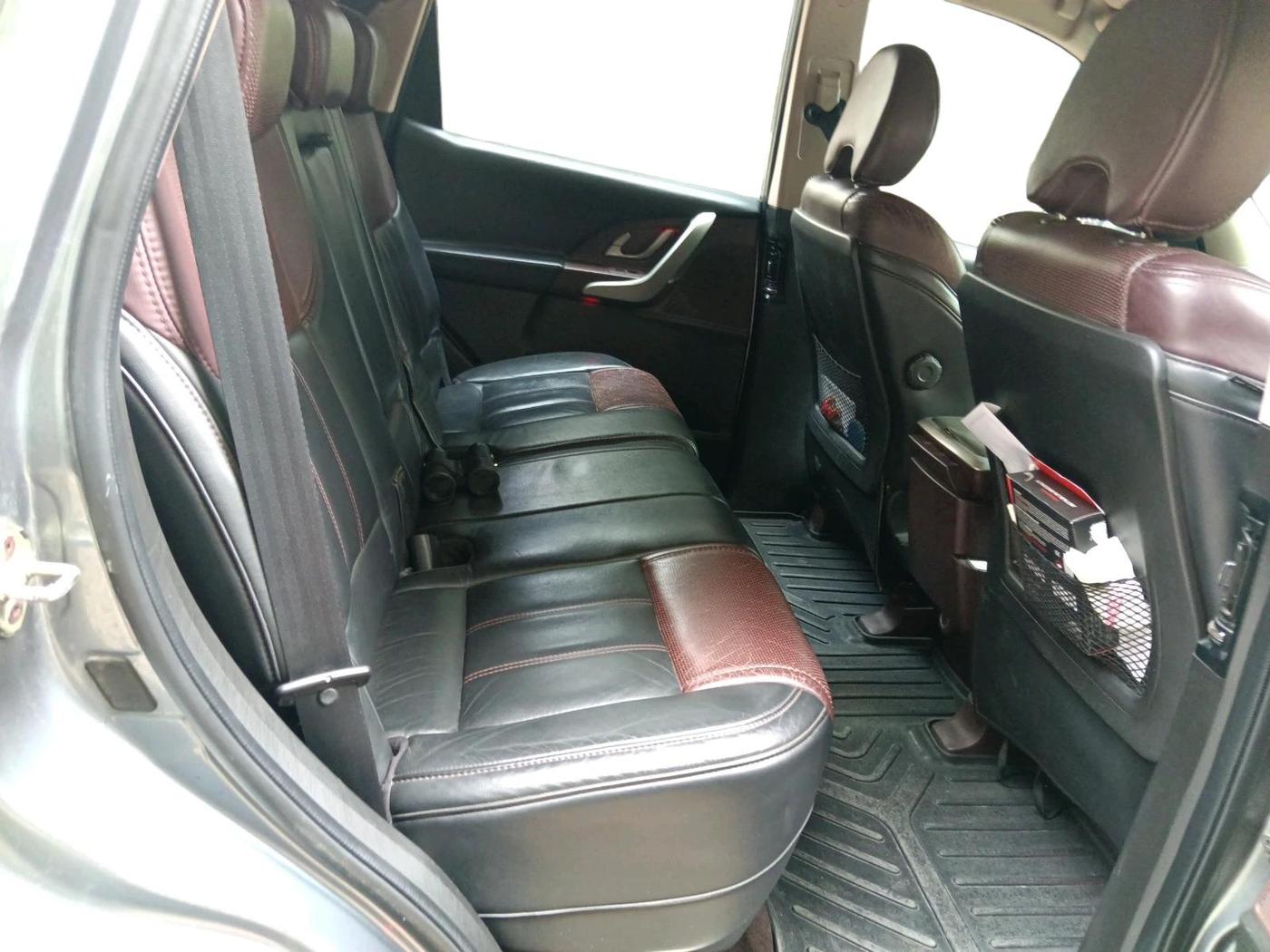 2012 Mahindra XUV500 W8, Diesel, Manual, 1,00,797 km, interior