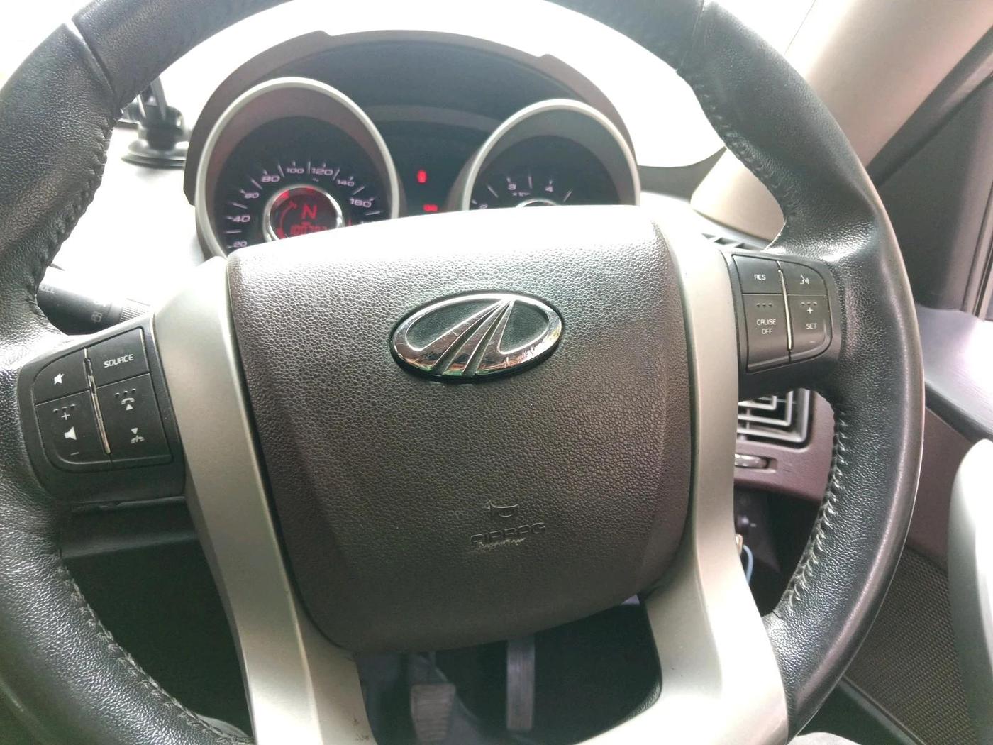 2012 Mahindra XUV500 W8, Diesel, Manual, 1,00,797 km, interior