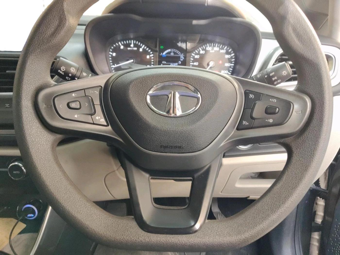 2021 Tata ALTROZ XZ PETROL, Petrol, Manual, 24,338 km, interior
