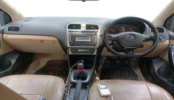 2015 Volkswagen Polo HIGHLINE1.5L, Diesel, Manual, 1,50,746 km, interior