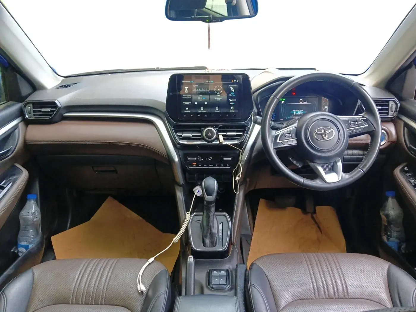 2022 Toyota URBAN CRUISER HYRYDER V HYBRID, Hybrid, Automatic, 1,10,279 km, interior