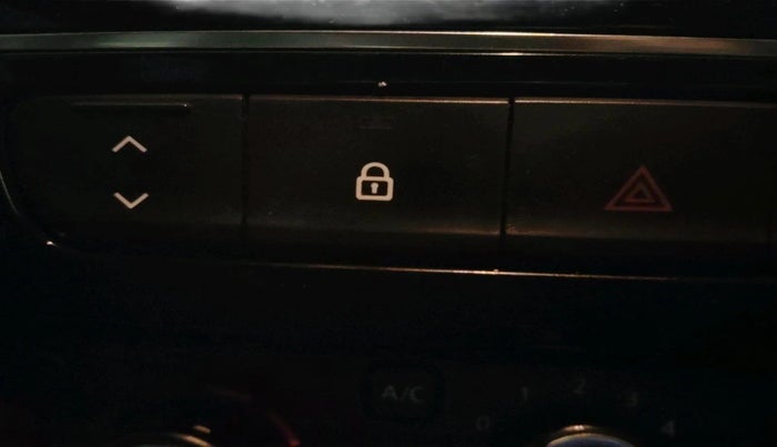 2020 Renault Kwid RXT 1.0 (O), Petrol, Manual, 46,162 km, interior