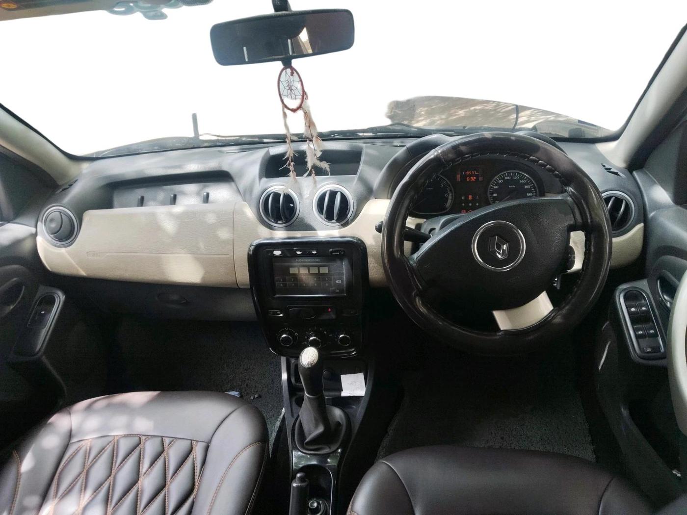2013 Renault Duster 85 PS RXL DIESEL, Diesel, Manual, 1,19,577 km, interior