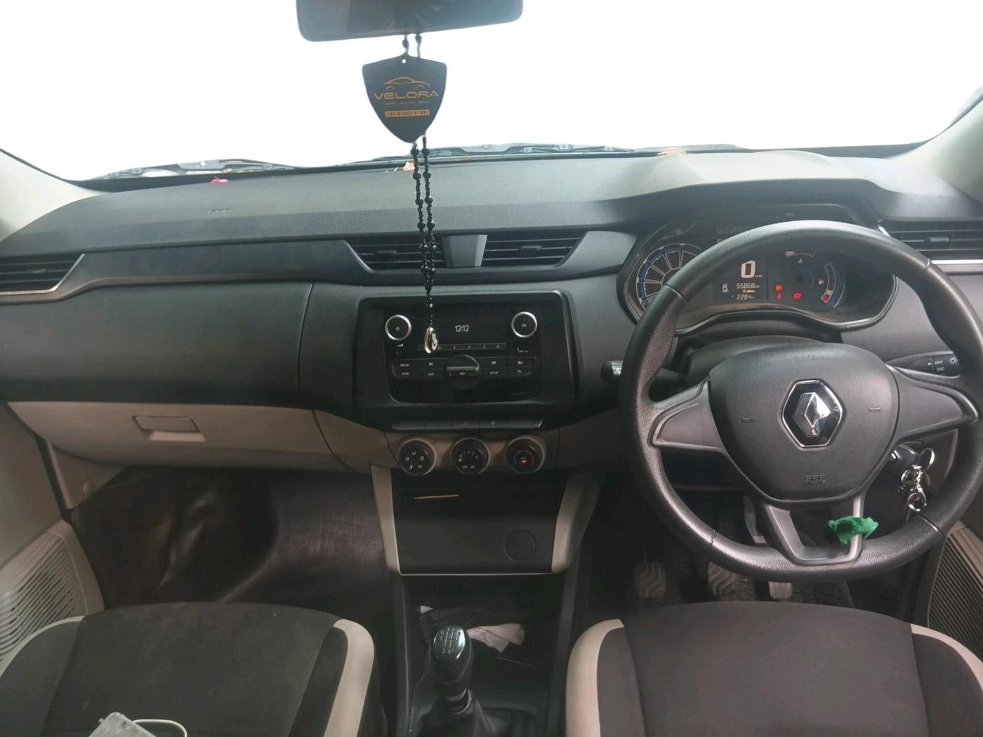 2022 Renault TRIBER RXL MT, Petrol, Manual, 55,868 km, interior