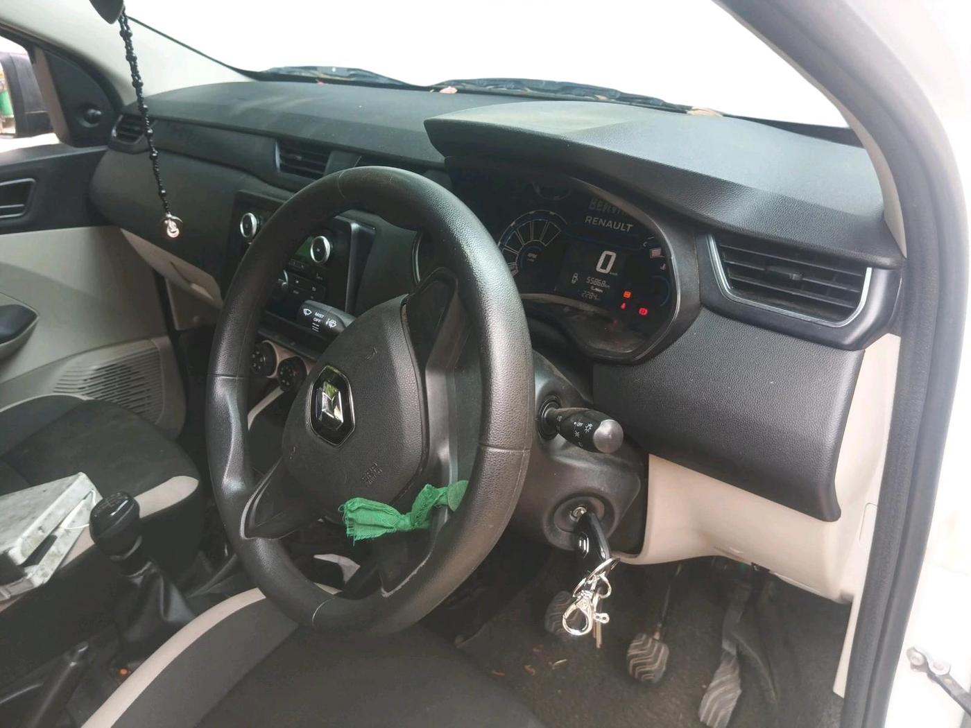 2022 Renault TRIBER RXL MT, Petrol, Manual, 55,868 km, interior