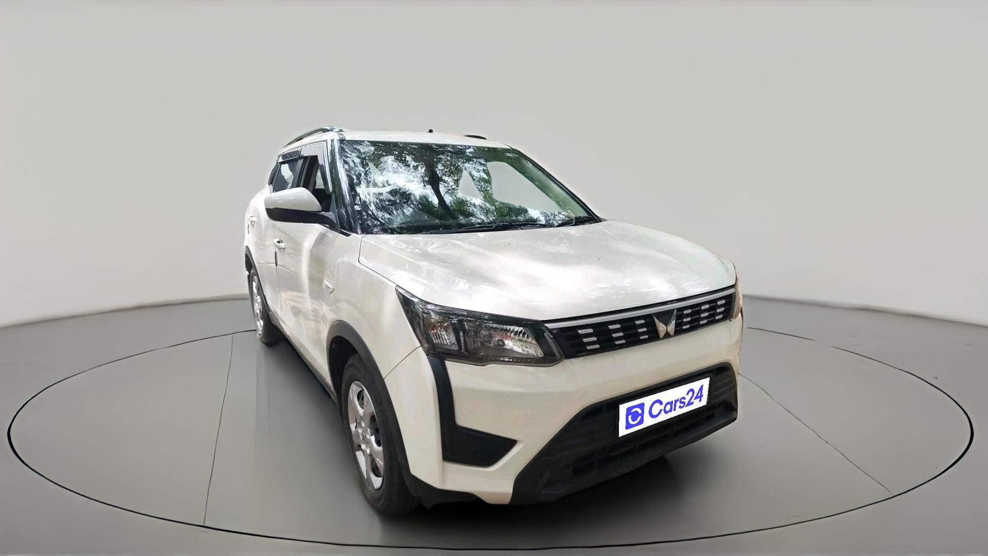 2022 Mahindra XUV300 W6 1.2 PETROL AMT