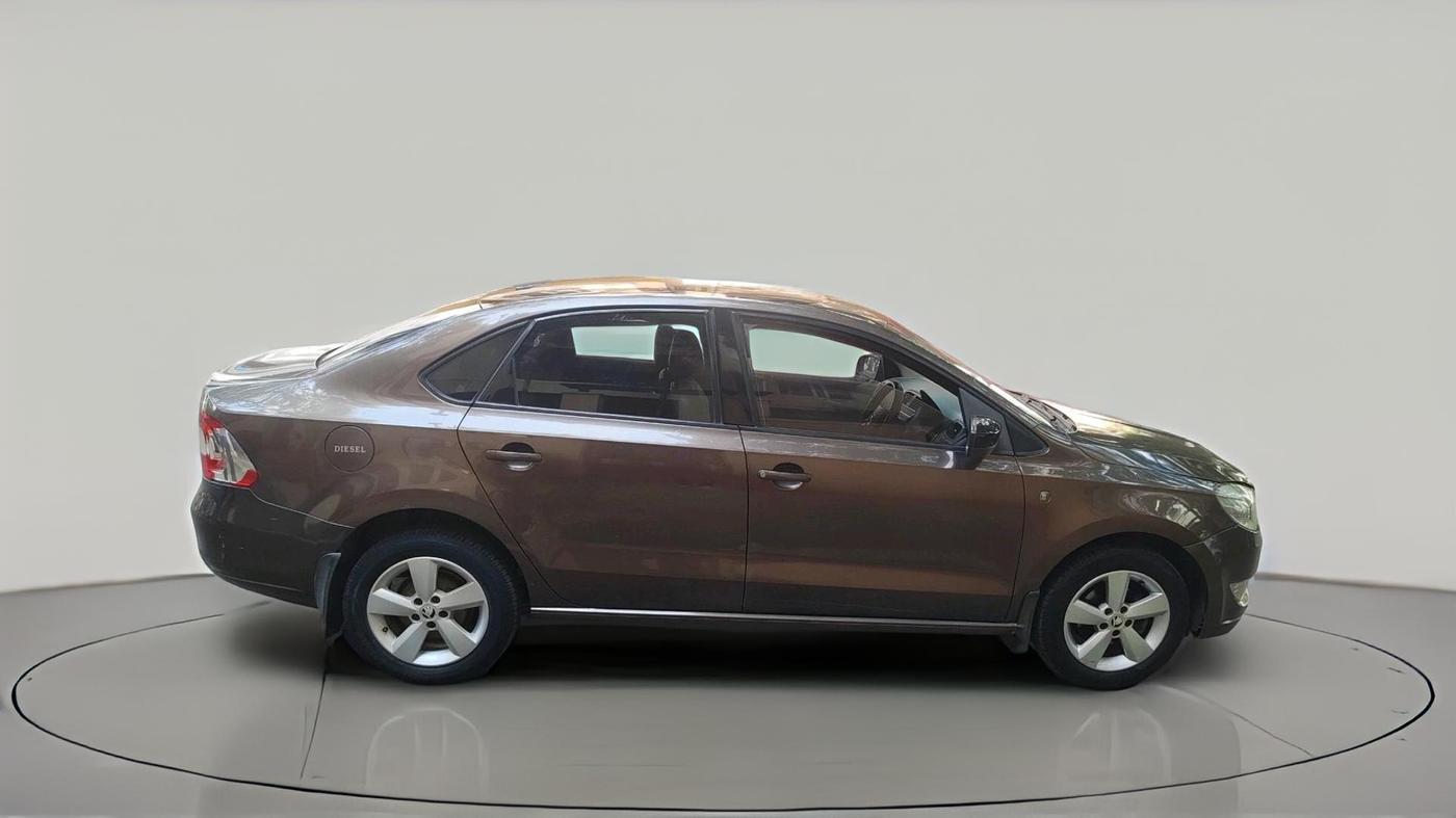 2014 Skoda Rapid 1.5 TDI CR ELEGANCE PLUS AT, Diesel, Automatic, 77,211 km, exterior