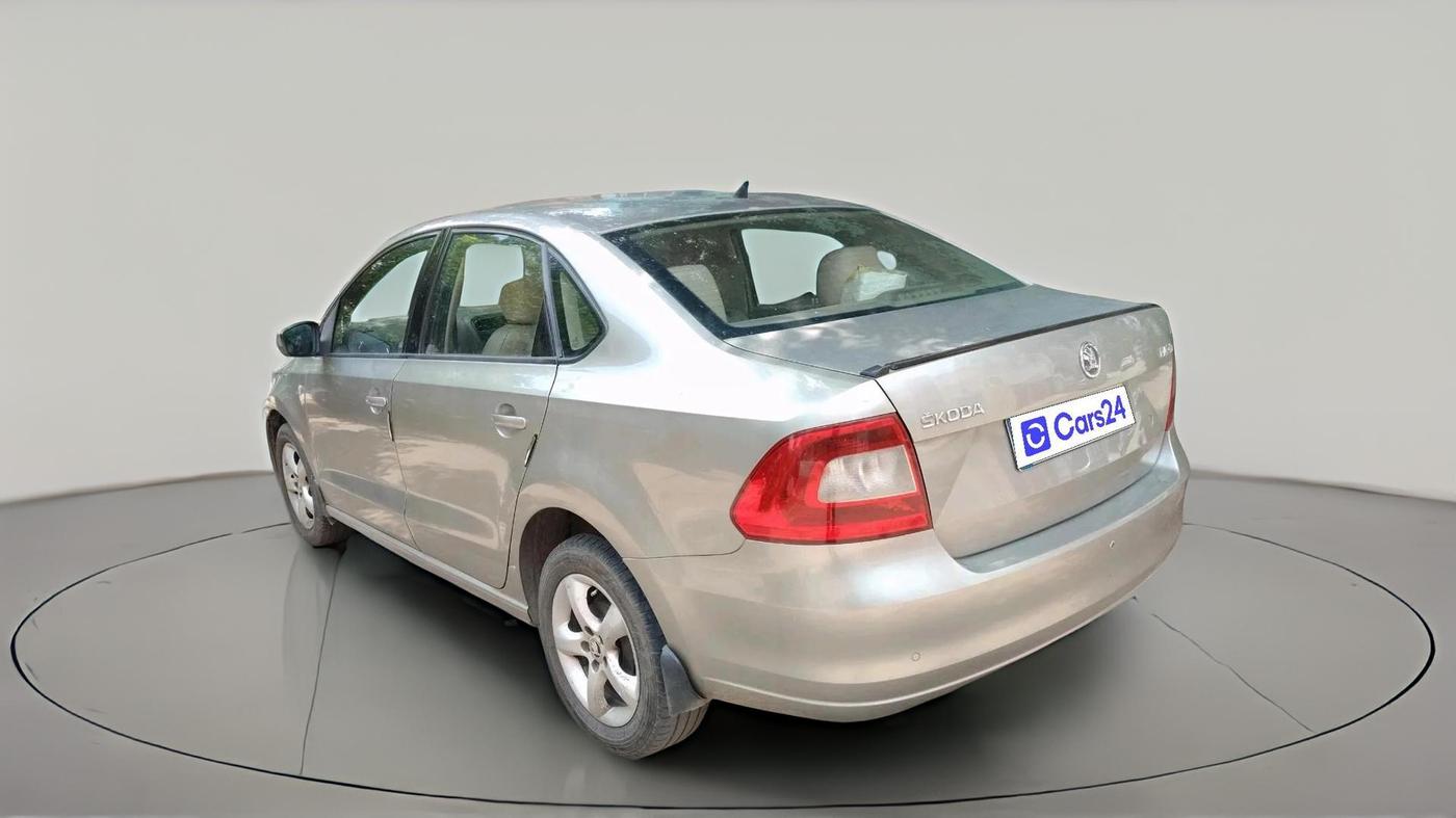 2015 Skoda Rapid 1.5 TDI CR AMBITION PLUS, Diesel, Manual, 1,14,771 km, exterior