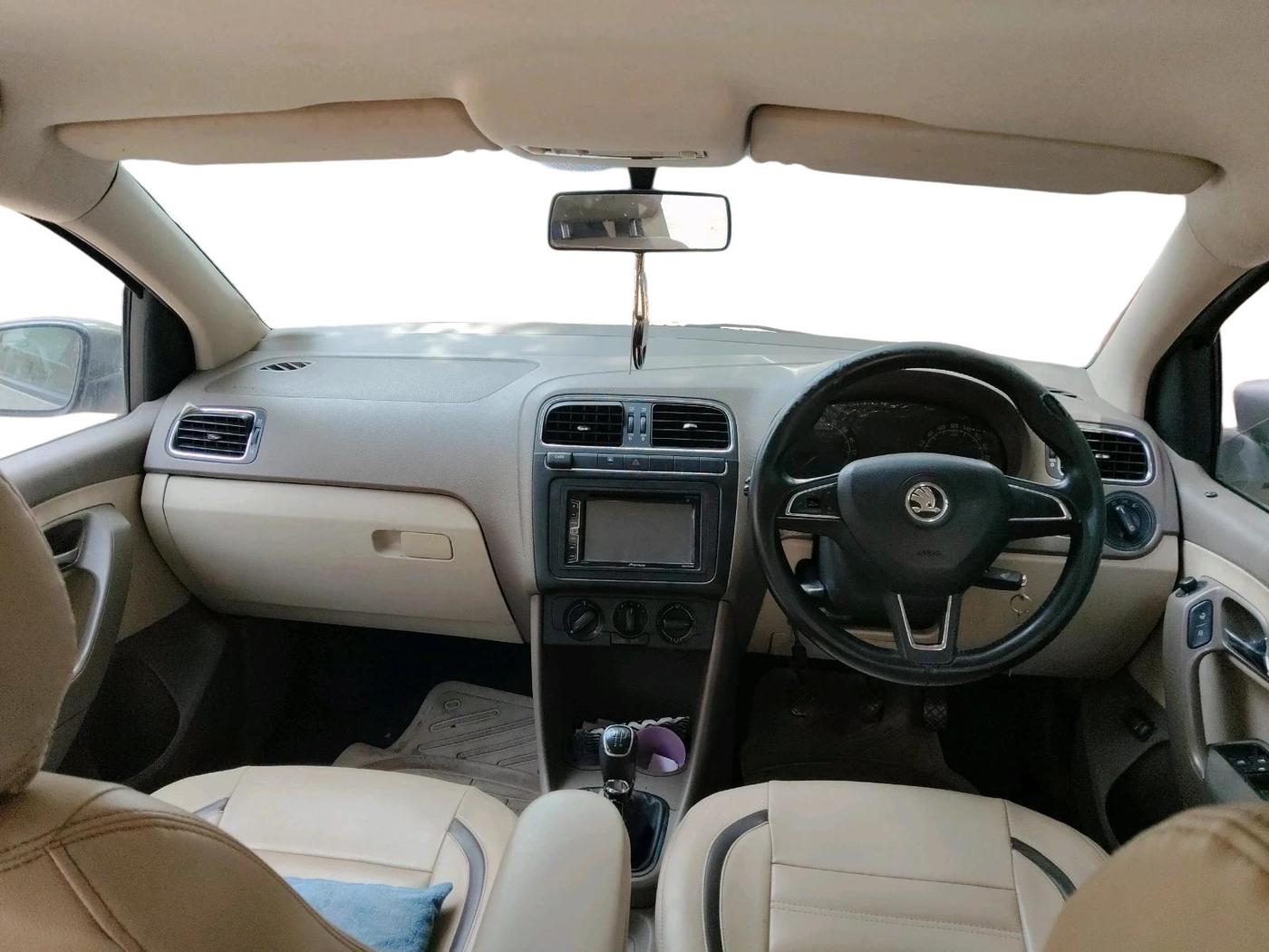 2015 Skoda Rapid 1.5 TDI CR AMBITION PLUS, Diesel, Manual, 1,14,771 km, interior