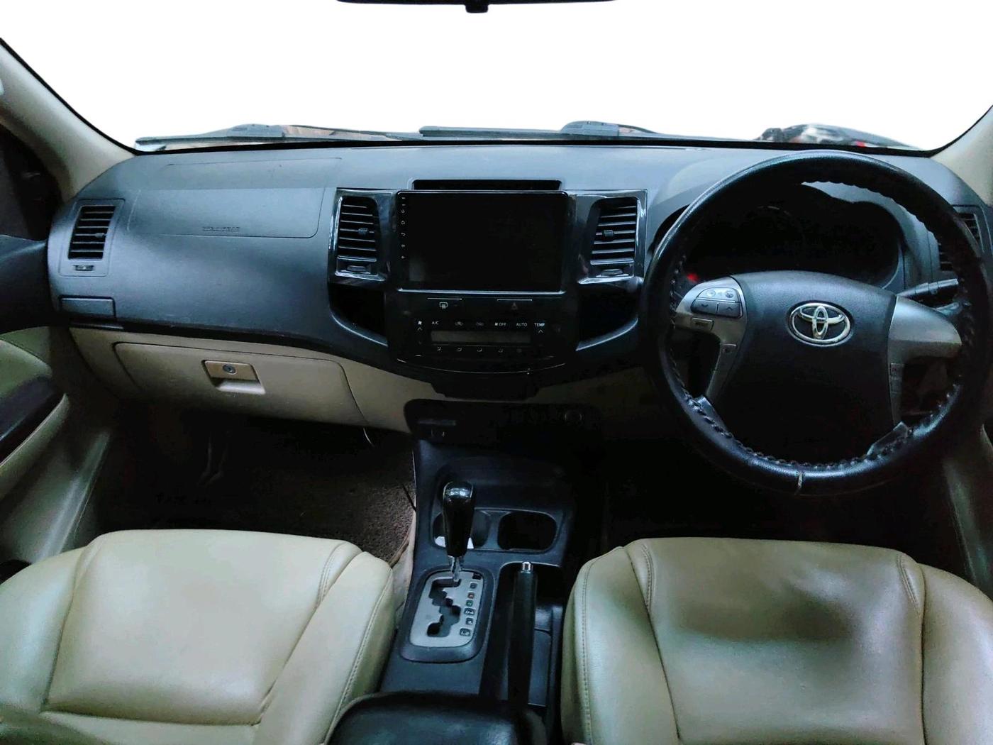 2014 Toyota Fortuner 3.0 4X2 AT, Diesel, Automatic, 1,27,488 km, interior