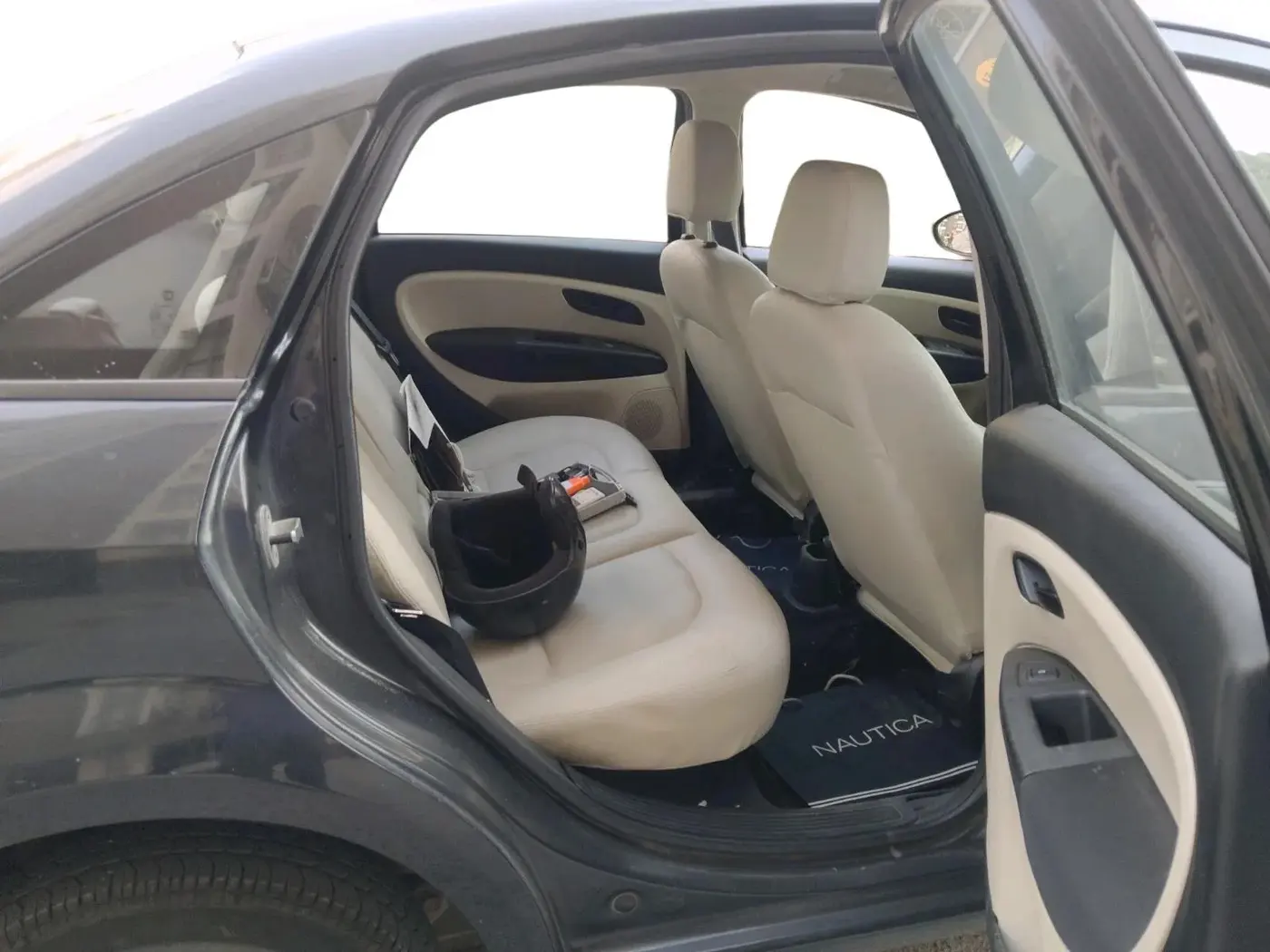 2013 Fiat Linea CLASSIC 1.4 L, Petrol, Manual, 6,899 km, interior