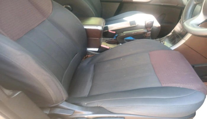 2013 Mahindra XUV500 W6, Diesel, Manual, 1,24,938 km, interior