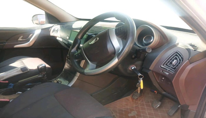 2013 Mahindra XUV500 W6, Diesel, Manual, 1,24,938 km, interior